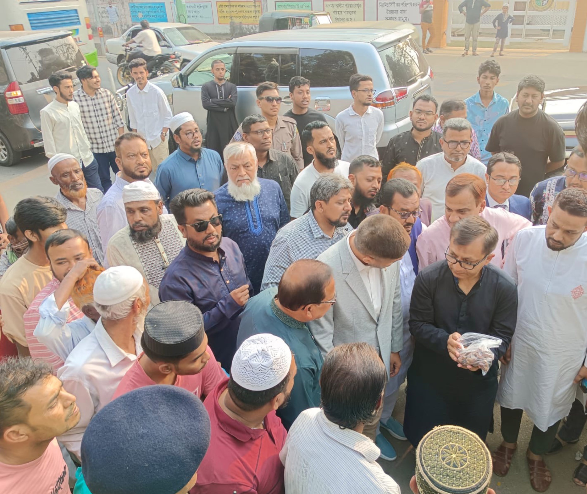 বাণিজ্যমন্ত্রী খন্দকার আব্দুল মুক্তাদির। ফাইল ছবি: ২০২৬ সালের ফেব্রুয়ারিতে সিলেটে টিসিবির ট্রাক বিক্রয় কার্যক্রম পরিদর্শনের সময়। ছবি: পিআইডি (পাবলিক ডোমেইন)