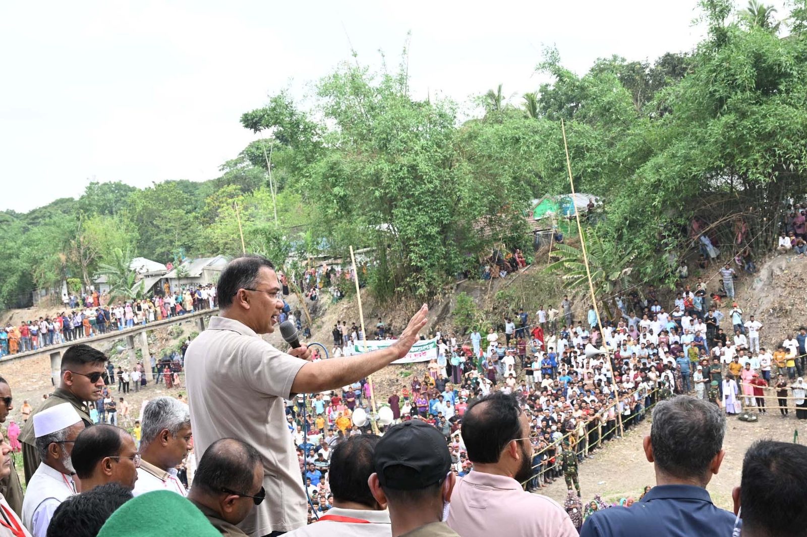 প্রধানমন্ত্রী তারেক রহমান ২০২৬ সালের ২৭ এপ্রিল যশোরের শার্শায় উলশী খাল পুনঃখনন কর্মসূচির সমাবেশে বক্তব্য দিচ্ছেন। ফাইল ছবি।