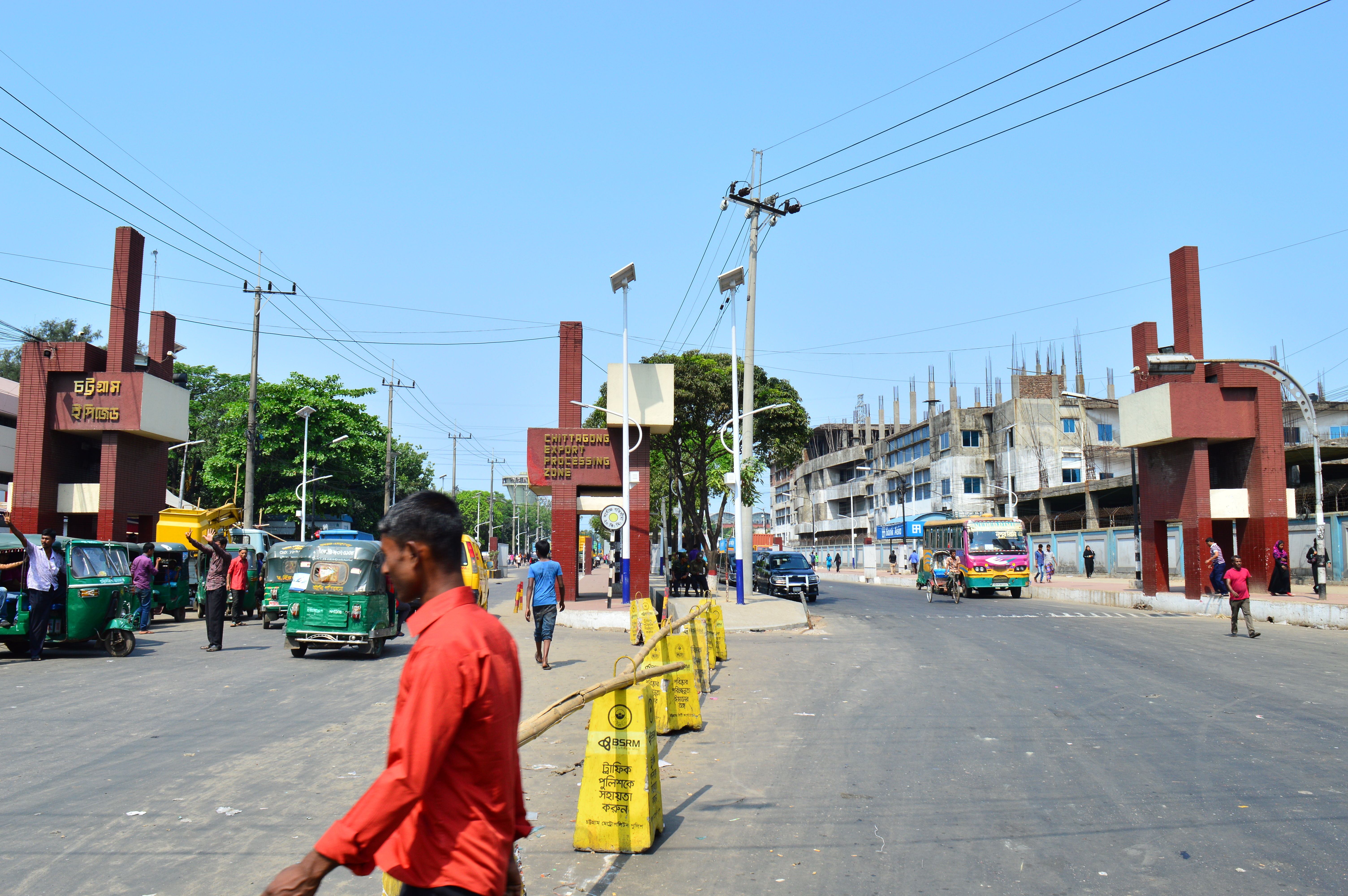 চট্টগ্রাম রপ্তানি প্রক্রিয়াকরণ অঞ্চলের (সিইপিজেড) প্রবেশপথ। ছবি: মোহিন রীয়াদ / উইকিমিডিয়া কমন্স, সিসি বাই-এসএ ৪.০