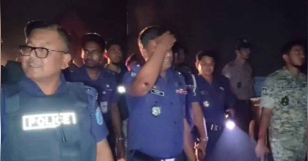 গোপালগঞ্জে দুই গ্রামের সংঘর্ষ নিয়ন্ত্রণে পুলিশ মোতায়েন, ১৯ অক্টোবর ২০২৬।
